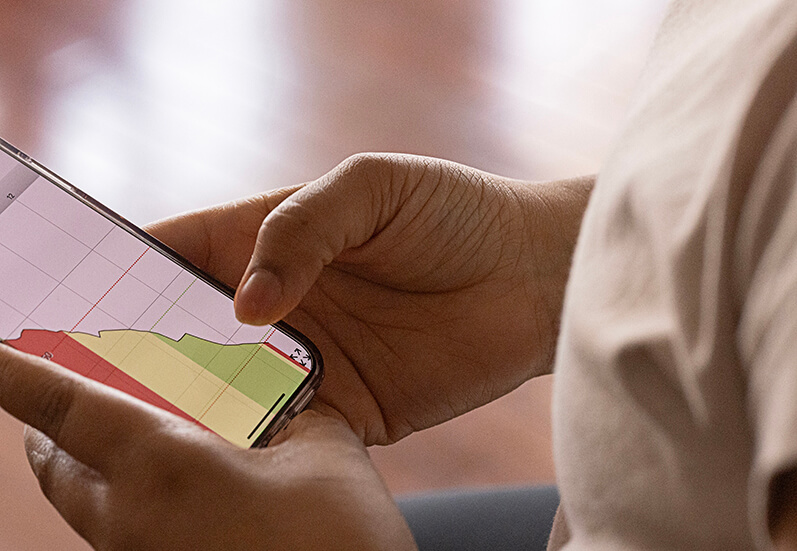 CGM-data visas på en mobiltelefon
